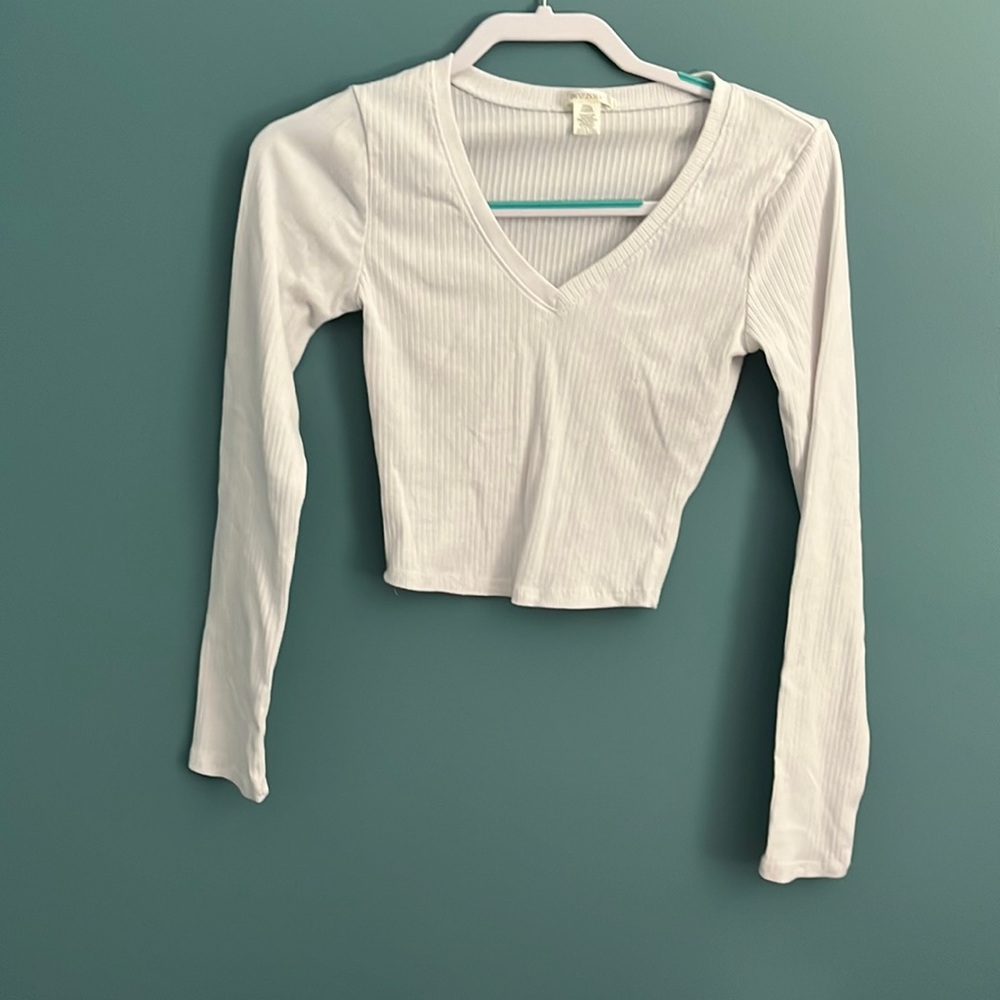 Bozzolo White Fitted long sleeve v-neck, size small